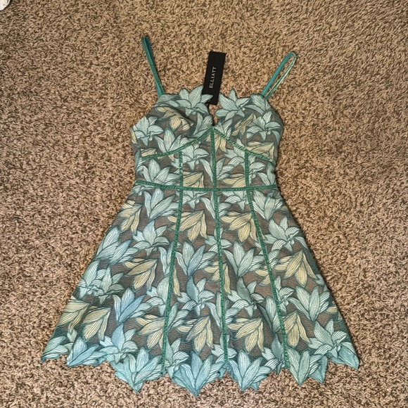 Elliatt Era Dress new with tags size small - Picture 1 of 7